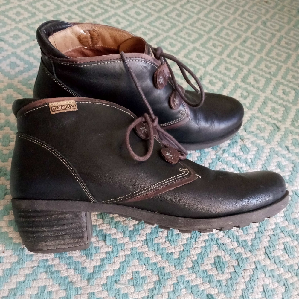 Pikolinos women's ankle boots